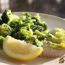 Рецепт Паровой тунец с брокколи, пореем и лимоном