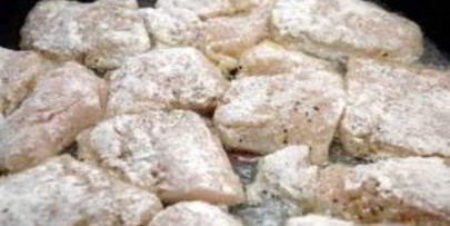 рыба, тушенная в томатном соусе