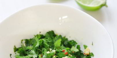 рыба в кокосовом молоке с лаймом и кинзой