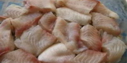 рыба в омлете с овощами в духовке