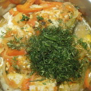 Рыба в томатном соусе с овощами