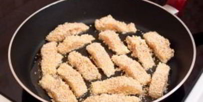 рыба, жаренная в кунжуте