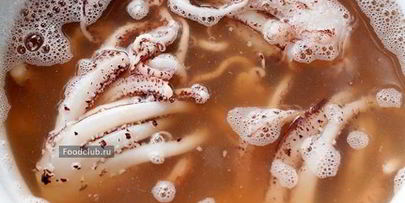 щупальца кальмара с овощами на гриле