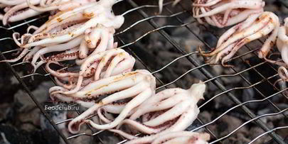 щупальца кальмара с овощами на гриле