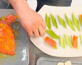 Семга в лодочке из сельдерея