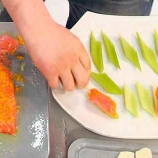 Семга в лодочке из сельдерея