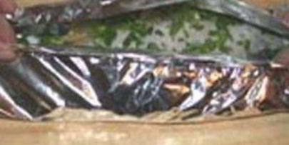 скумбрия с травами и лимоном, запеченная в фольге