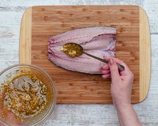 Скумбрия, запеченная на мангале