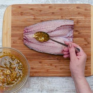 Скумбрия, запеченная на мангале