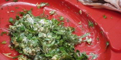 скумбрия, запеченная с лимоном и сырной начинкой