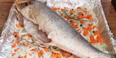 судак, запеченный целиком