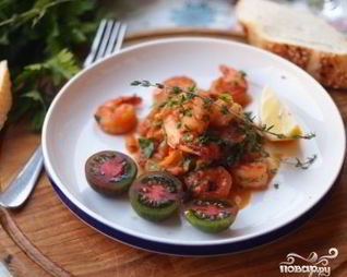 Тигровые креветки на сковороде