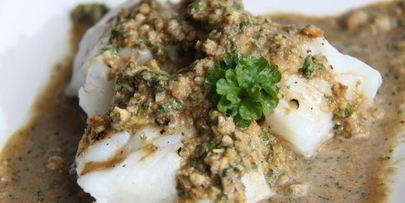 треска под ореховым соусом