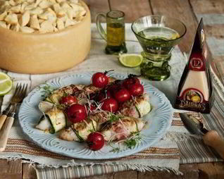 Треска с цукини, беконом и сыром