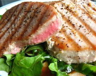 Тунец на гриле по-кубински