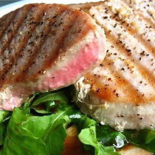 Тунец на гриле по-кубински