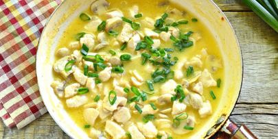 тушеная цесарка с шампиньонами