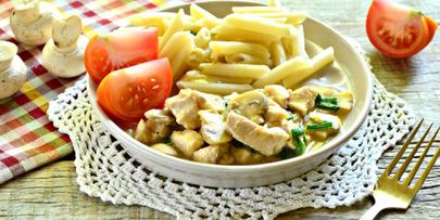 тушеная цесарка с шампиньонами