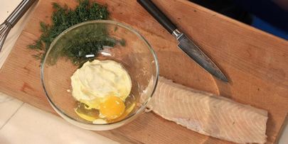запеченная осетрина с укропом и черным перцем