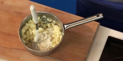 запеченная осетрина с укропом и черным перцем