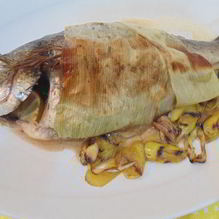 Рецепт Запеченная в порее дорада с луком-пореем