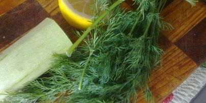 запеченые карпики с зеленью и кабачками