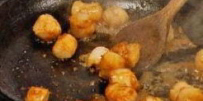 жареные гребешки с рисом