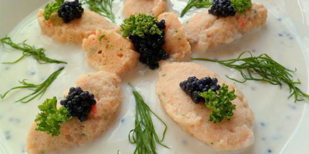 Рецепт рыбные клецки в йогуртовом соусе с икрой