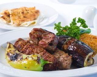 Бараньи шашлыки в йогурте и специях с цукини