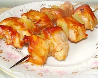Куриный шашлык на шпажках