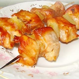 Куриный шашлык на шпажках