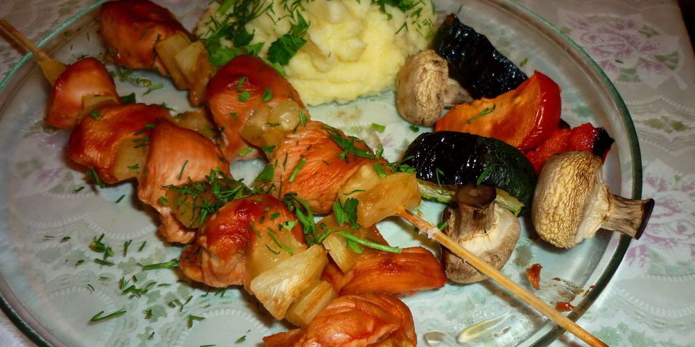 Рецепт куриный шашлык по-домашнему с грибами и ананасами