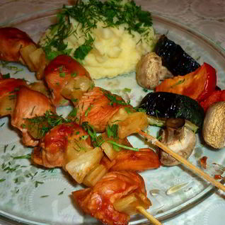Куриный шашлык по-домашнему с грибами и ананасами