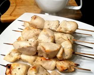 Куриные шашлычки с арахисовым соусом