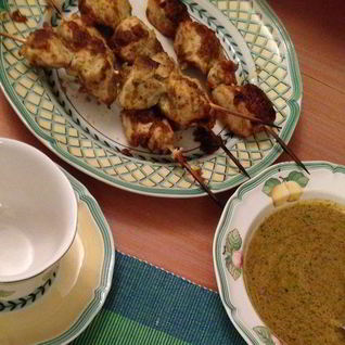 Куриные шашлычки с яичной лапшой