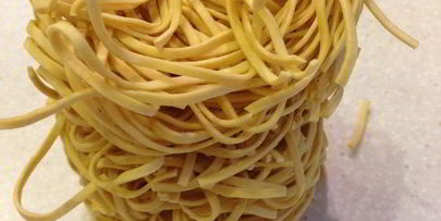 куриные шашлычки с яичной лапшой