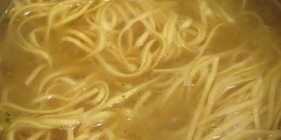 куриные шашлычки с яичной лапшой