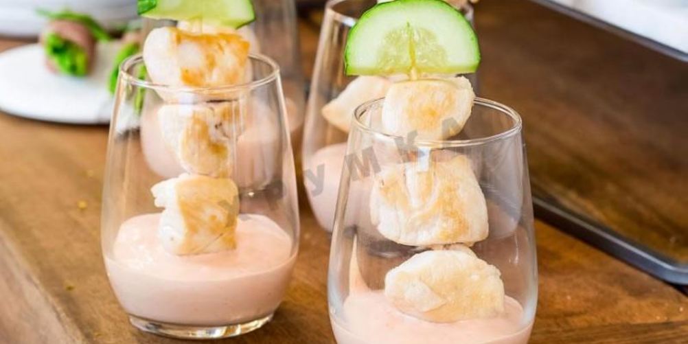 Рецепт куриные шашлычки со свежим огурцом и соусом