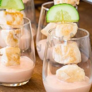 Куриные шашлычки со свежим огурцом и соусом