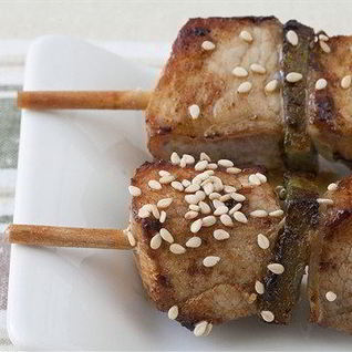 Куриные шашлыки с кунжутом, соевым соусом и лаймом