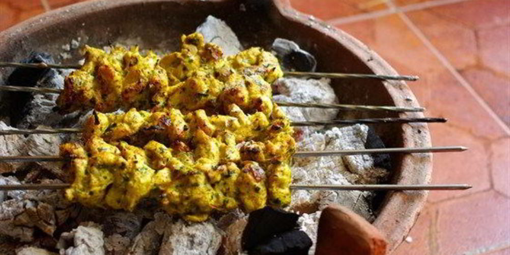 Рецепт куриные шашлыки в йогуртовом маринаде с карри