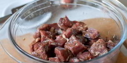 шашлычки из говядины с грибами и луком