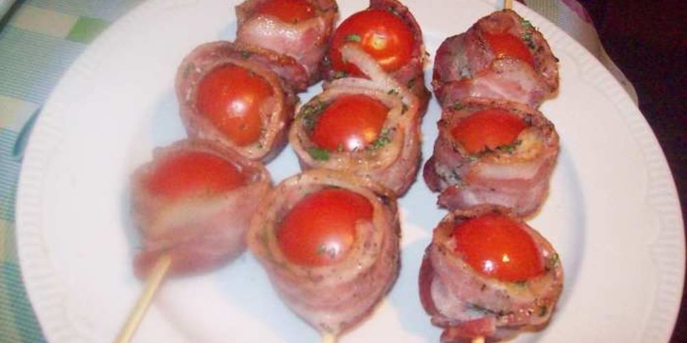 Рецепт шашлычок помидорки в беконе