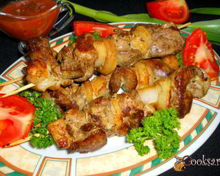 Шашлык из куриной печени на сковороде