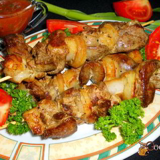 Шашлык из куриной печени на сковороде