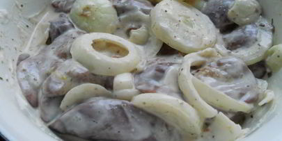 шашлык из куриной печени на сковороде