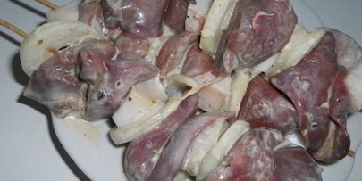 шашлык из куриной печени на сковороде