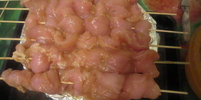 шашлык из куриных грудок с соусом из киви и меда