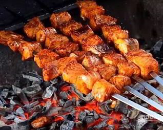 Шашлык из семги на мангале