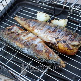 Шашлык из скумбрии на решетке